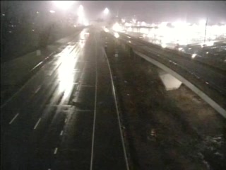 CAM 22 East Hartford I-84 WB E/O Exit 51 - E/O East River Dr. (Rt. 2 WB on ramp) live webcam