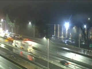 CAM 210 I-91 SB Meriden S/O X17 East Main St live webcam